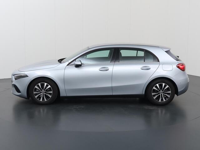 Mercedes-Benz A-KLASSE 180 Star Edition | Thermotronic | Trekhaak | Apple Carplay | Stoelverwarming | Widescreen |