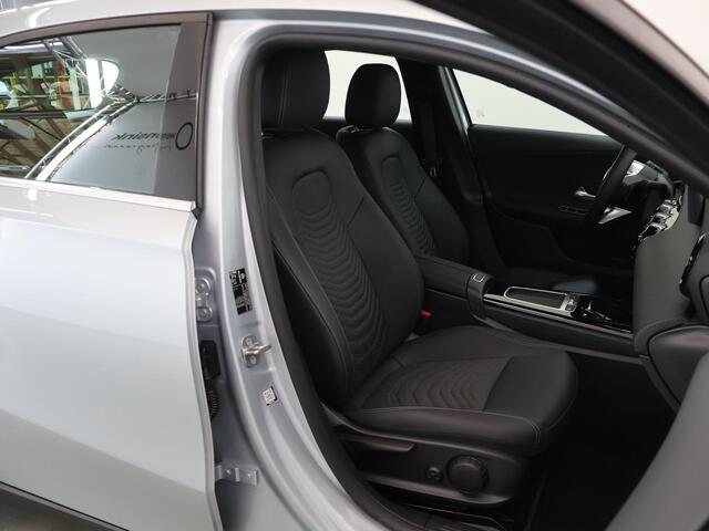 Mercedes-Benz A-KLASSE 180 Star Edition | Thermotronic | Trekhaak | Apple Carplay | Stoelverwarming | Widescreen |