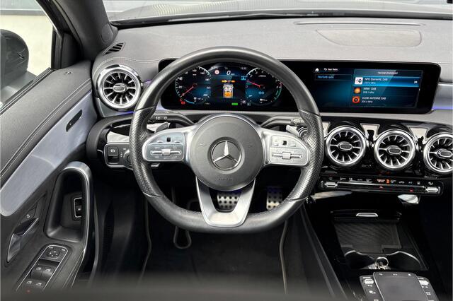 Mercedes-Benz A-KLASSE 250e AMG Line - Pano - Camera - Nightpakket - Widescreen - Stoelverwarming - Navi - Rijklaar