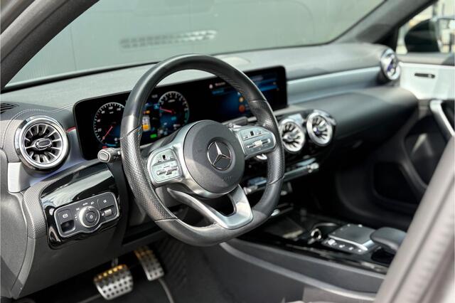 Mercedes-Benz A-KLASSE 250e AMG Line - Pano - Camera - Nightpakket - Widescreen - Stoelverwarming - Navi - Rijklaar