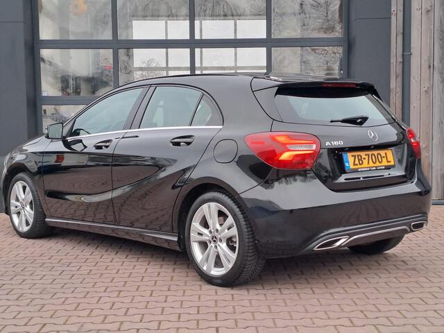 Mercedes-Benz A-KLASSE 180 Business Solution AMG | Automaat | LED | LMV | Camera | All-season |
