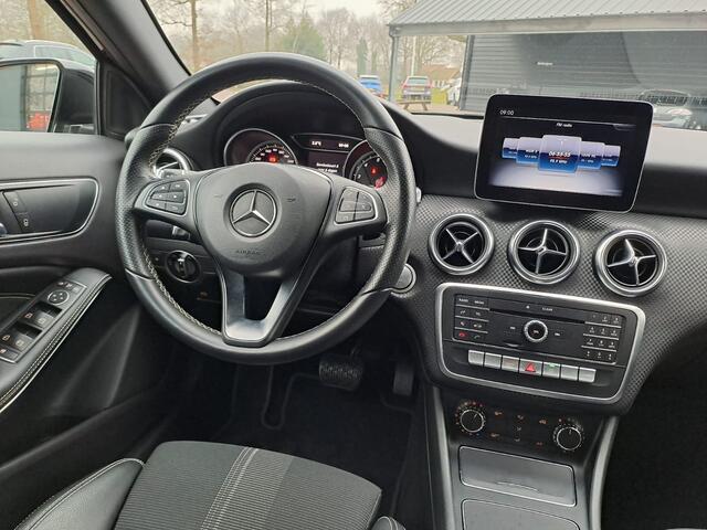 Mercedes-Benz A-KLASSE 180 Business Solution AMG | Automaat | LED | LMV | Camera | All-season |