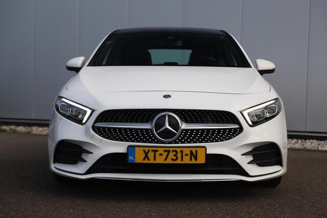 Mercedes-Benz A-KLASSE 200 AMG Pakket Panoramadak 19 inch Navigatie Clima Cruise Half Leder Full LED Stoelverwarming