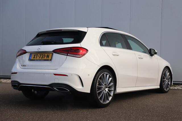 Mercedes-Benz A-KLASSE 200 AMG Pakket Panoramadak 19 inch Navigatie Clima Cruise Half Leder Full LED Stoelverwarming