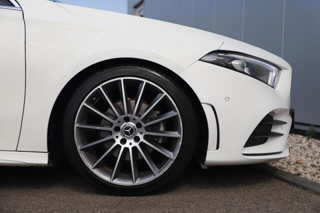 Mercedes-Benz A-KLASSE 200 AMG Pakket Panoramadak 19 inch Navigatie Clima Cruise Half Leder Full LED Stoelverwarming