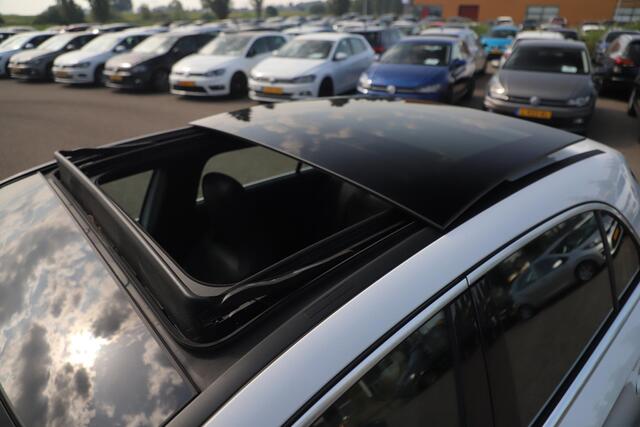 Mercedes-Benz A-KLASSE 200 AMG Pakket Panoramadak 19 inch Navigatie Clima Cruise Half Leder Full LED Stoelverwarming