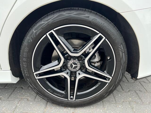 Mercedes-Benz A-KLASSE A 200 Solution AMG AUT / PANO / WIDESCREEN