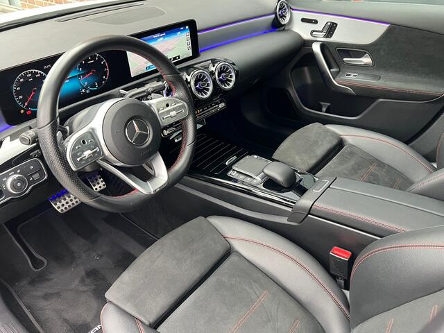 Mercedes-Benz A-KLASSE A 200 Solution AMG AUT / PANO / WIDESCREEN