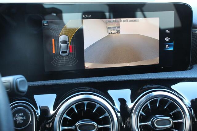 Mercedes-Benz A-KLASSE 200 Automaat Progressive | Sfeerverlichting | Navigatie | Climate control | Camera | Parkeer sensoren | Half Lederen Bekleding | Led | Cruise Control | LMV Velgen