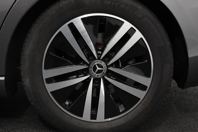 Mercedes-Benz A-KLASSE 200 Automaat Progressive | Sfeerverlichting | Navigatie | Climate control | Camera | Parkeer sensoren | Half Lederen Bekleding | Led | Cruise Control | LMV Velgen