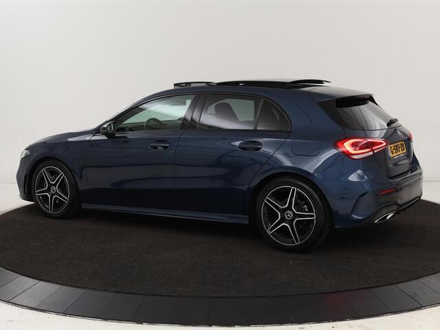 Mercedes-Benz A-KLASSE 180 Business Solution AMG | Panoramadak | Stoelverwarming | Carplay | Leder/Alcantara | Camera | Widescreen | Full LED