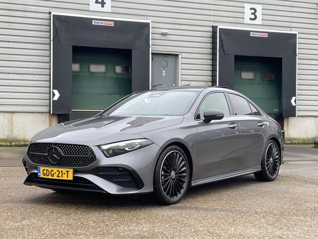 Mercedes-Benz A-KLASSE Limousine 180 Star Edition AMG Line | Night Pakket | Winter Pakket | 19 inch Multispaaks AMG Velgen | Panoramadak | Dodehoekassistent | MULTIBEAM LED koplampen | Stoelverwarming | Stuurverwarming | Sfeerverlichting | Achteruitrijcamera