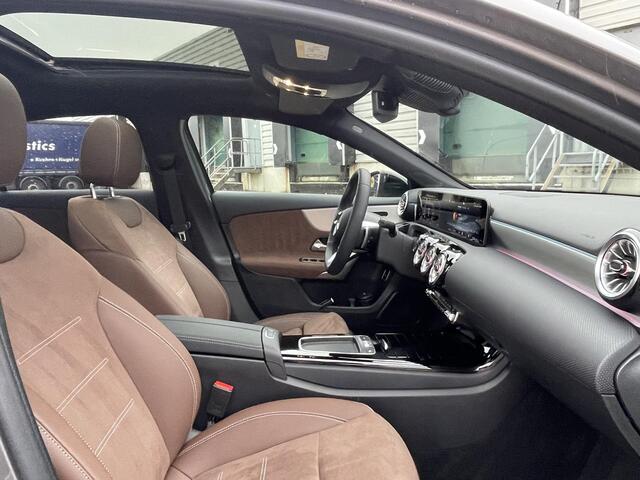 Mercedes-Benz A-KLASSE Limousine 180 Star Edition AMG Line | Night Pakket | Winter Pakket | 19 inch Multispaaks AMG Velgen | Panoramadak | Dodehoekassistent | MULTIBEAM LED koplampen | Stoelverwarming | Stuurverwarming | Sfeerverlichting | Achteruitrijcamera