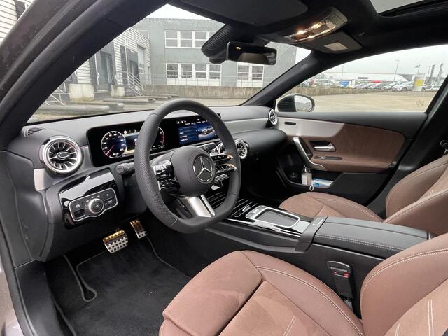 Mercedes-Benz A-KLASSE Limousine 180 Star Edition AMG Line | Night Pakket | Winter Pakket | 19 inch Multispaaks AMG Velgen | Panoramadak | Dodehoekassistent | MULTIBEAM LED koplampen | Stoelverwarming | Stuurverwarming | Sfeerverlichting | Achteruitrijcamera