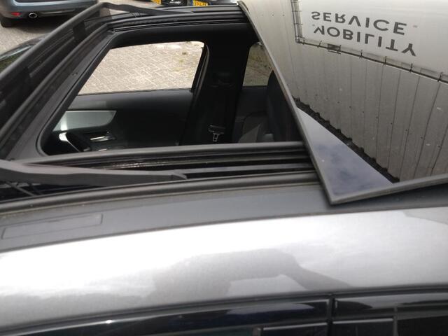 Mercedes-Benz A-KLASSE 180 Aut. Business Sol. AMG | Panorama | Sfeer Verlichting | Sportstoelen |