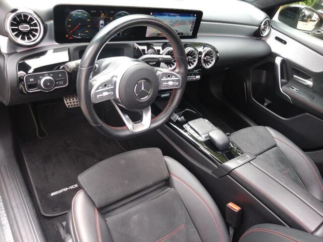 Mercedes-Benz A-KLASSE 180 Aut. Business Sol. AMG | Panorama | Sfeer Verlichting | Sportstoelen |