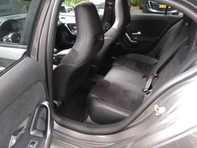Mercedes-Benz A-KLASSE 180 Aut. Business Sol. AMG | Panorama | Sfeer Verlichting | Sportstoelen |