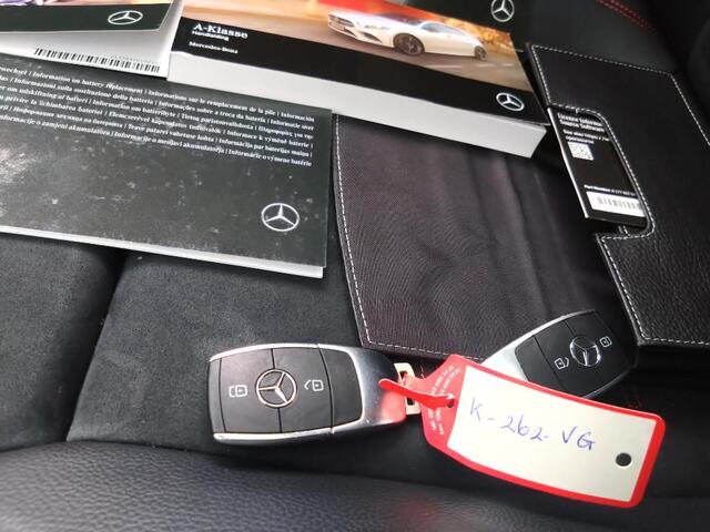 Mercedes-Benz A-KLASSE 180 Aut. Business Sol. AMG | Panorama | Sfeer Verlichting | Sportstoelen |
