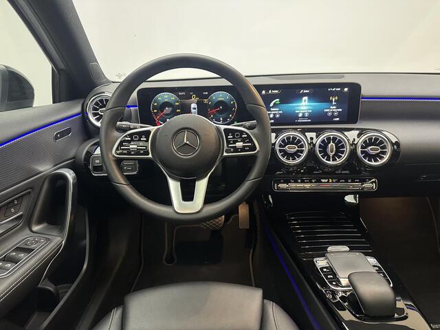 Mercedes-Benz A-KLASSE 250 Premium Plus | Panorama dak | Sfeerverlichting | Camera | Stoelverwarming
