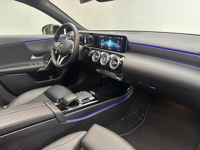 Mercedes-Benz A-KLASSE 250 Premium Plus | Panorama dak | Sfeerverlichting | Camera | Stoelverwarming
