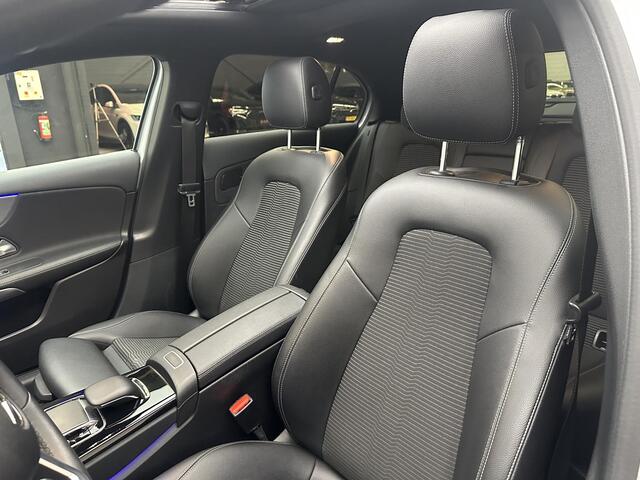 Mercedes-Benz A-KLASSE 250 Premium Plus | Panorama dak | Sfeerverlichting | Camera | Stoelverwarming