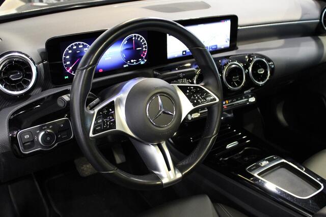 Mercedes-Benz A-KLASSE Limousine 250 e Business Line Panorama dak