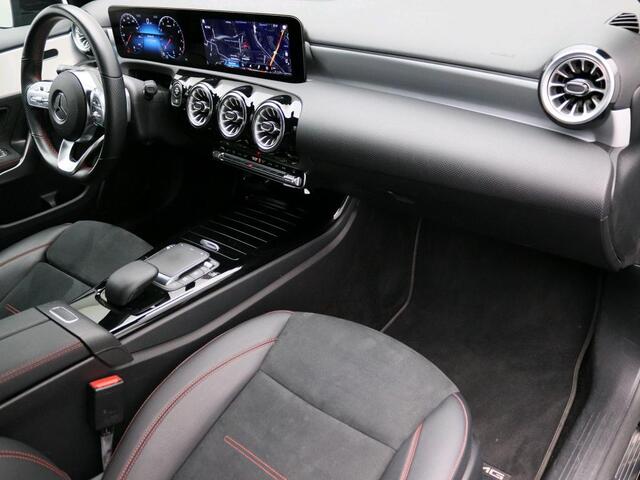 Mercedes-Benz A-KLASSE 180 Business Solution AMG AMG Line | Night Pakket | Panorama Schuif-Kanteldak | Sfeerverlichting | Ledkoplampen. Inclusief 48 maanden MB Certified garantie voor Europa.