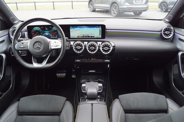Mercedes-Benz A-KLASSE 250 AMG Edition 224pk/ Panodak/ Navi /360gr Camera / Burmeister/Sfeerverl.