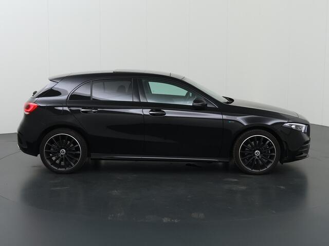 Mercedes-Benz A-KLASSE 250 e Business Solution AMG Limited | Panoramadak | Navigatiesysteem | Parkeercamera | Cruise Control