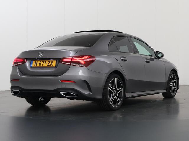 Mercedes-Benz A-KLASSE 250 Premium | AMG | Night | Panoramadak | Sfeerverlichting | Widescreen | Stoelverwarming |