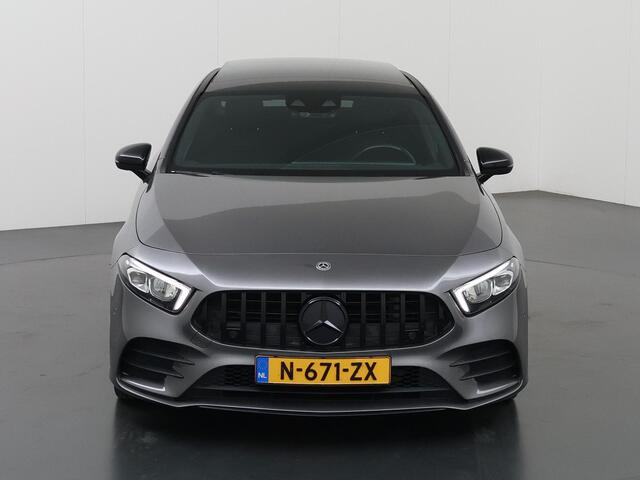 Mercedes-Benz A-KLASSE 250 Premium | AMG | Night | Panoramadak | Sfeerverlichting | Widescreen | Stoelverwarming |