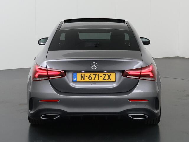 Mercedes-Benz A-KLASSE 250 Premium | AMG | Night | Panoramadak | Sfeerverlichting | Widescreen | Stoelverwarming |