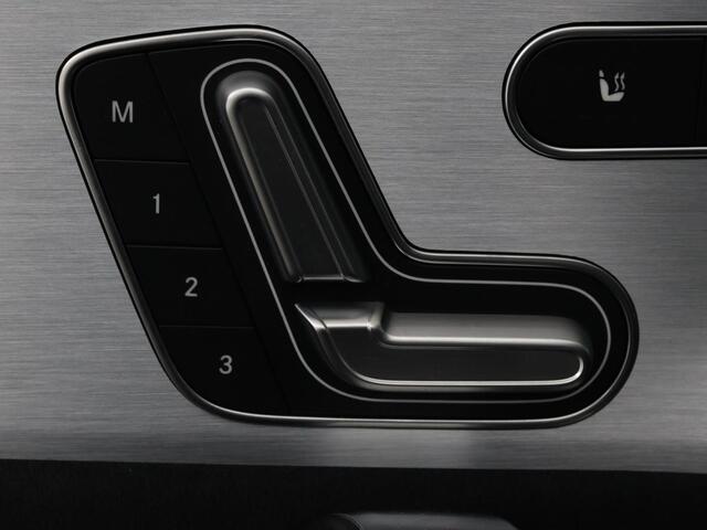 Mercedes-Benz A-KLASSE 200 Business Solution AMG | Panoramadak | Stoelverwarming | Matrix LED | Carplay | Memory | Trekhaak | Leder/Alcantara | Widescreen | Navigatie