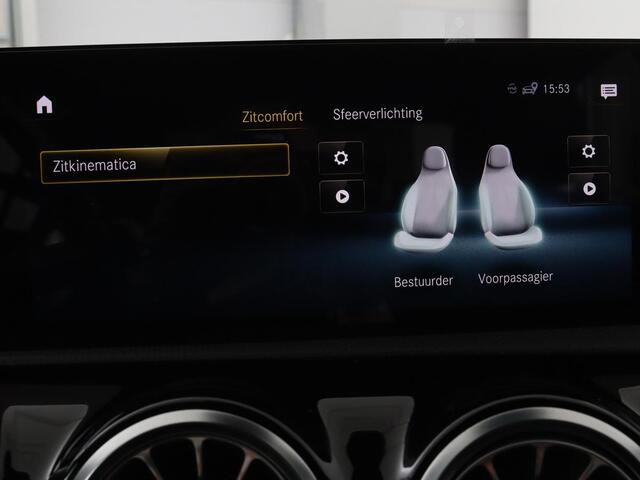 Mercedes-Benz A-KLASSE 200 Business Solution AMG | Panoramadak | Stoelverwarming | Matrix LED | Carplay | Memory | Trekhaak | Leder/Alcantara | Widescreen | Navigatie