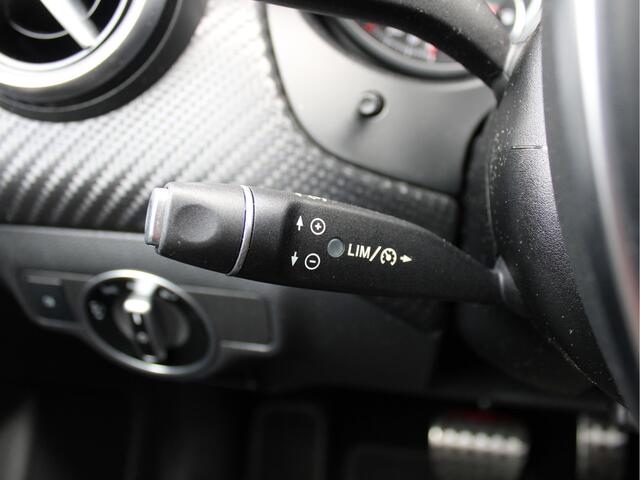 Mercedes-Benz A-KLASSE 180 AMG Night Edition Plus /NAVI/Camera/PDC/Leder/18'LM/Dynamic Select/Cruise control/Climate/ISOFIX!
