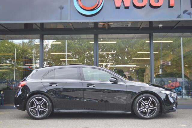 Mercedes-Benz A-KLASSE 180 AMG Led Panorama Widescreen Sfeer Camera Night Pdc