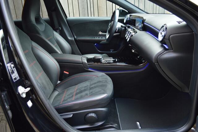 Mercedes-Benz A-KLASSE 180 AMG Led Panorama Widescreen Sfeer Camera Night Pdc