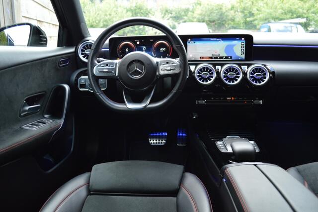 Mercedes-Benz A-KLASSE 180 AMG Led Panorama Widescreen Sfeer Camera Night Pdc