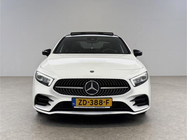 Mercedes-Benz A-KLASSE 200 AMG Night Upgrade 164PK Pano Sfeer LED Carplay Virtual Camera Clima Cruise Navi PDC 18''LMV