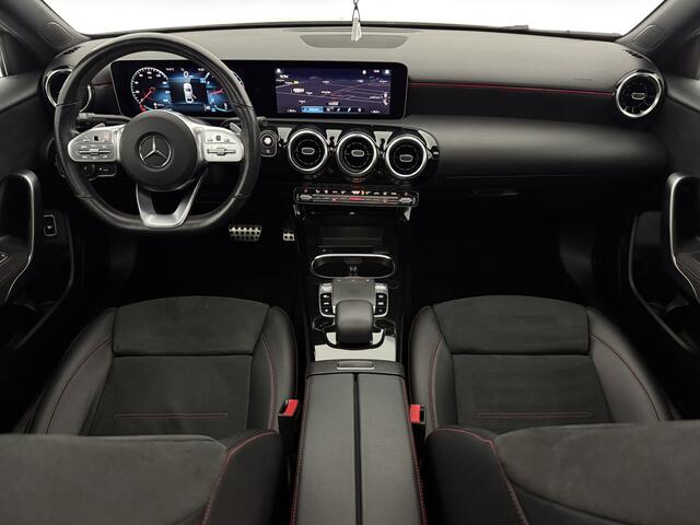 Mercedes-Benz A-KLASSE 200 AMG Night Upgrade 164PK Pano Sfeer LED Carplay Virtual Camera Clima Cruise Navi PDC 18''LMV