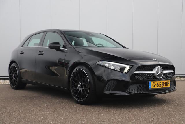 Mercedes-Benz A-KLASSE 160 Style Plus Half Leder Full LED Sportstoelen Carplay Android Navigatie Achteruitrijcamera Clima Cruise 19 inch AMG Look Velgen Nieuwe All Season Banden!