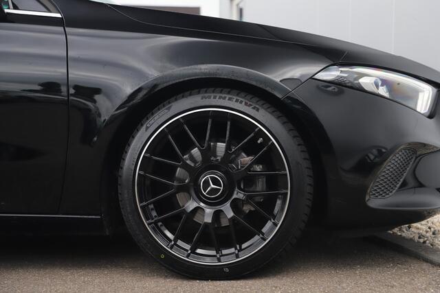 Mercedes-Benz A-KLASSE 160 Style Plus Half Leder Full LED Sportstoelen Carplay Android Navigatie Achteruitrijcamera Clima Cruise 19 inch AMG Look Velgen Nieuwe All Season Banden!