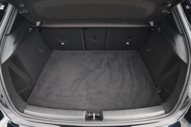 Mercedes-Benz A-KLASSE 160 Style Plus Half Leder Full LED Sportstoelen Carplay Android Navigatie Achteruitrijcamera Clima Cruise 19 inch AMG Look Velgen Nieuwe All Season Banden!