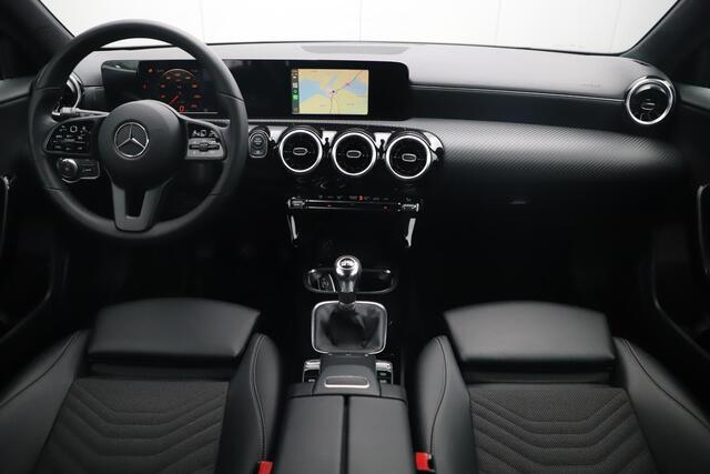 Mercedes-Benz A-KLASSE 160 Style Plus Half Leder Full LED Sportstoelen Carplay Android Navigatie Achteruitrijcamera Clima Cruise 19 inch AMG Look Velgen Nieuwe All Season Banden!