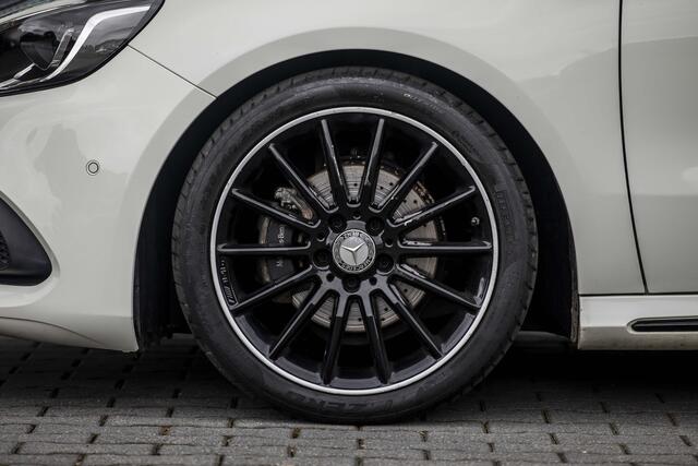 Mercedes-Benz A-KLASSE 180 AMG | Automaat | Pano | Night