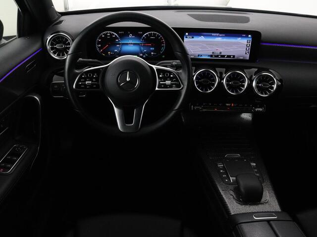 Mercedes-Benz A-KLASSE 250e Business Solution Luxury | Leder | Stoelverwarming | Trekhaak | Camera | Navigatie | Full LED | Park Assist | Climate control | Widescreen