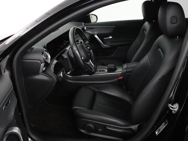 Mercedes-Benz A-KLASSE 250e Business Solution Luxury | Leder | Stoelverwarming | Trekhaak | Camera | Navigatie | Full LED | Park Assist | Climate control | Widescreen