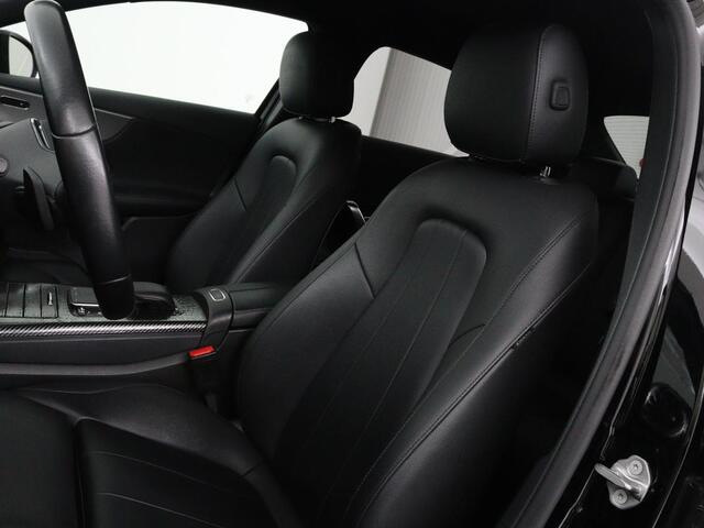 Mercedes-Benz A-KLASSE 250e Business Solution Luxury | Leder | Stoelverwarming | Trekhaak | Camera | Navigatie | Full LED | Park Assist | Climate control | Widescreen
