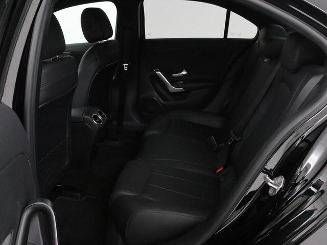 Mercedes-Benz A-KLASSE 250e Business Solution Luxury | Leder | Stoelverwarming | Trekhaak | Camera | Navigatie | Full LED | Park Assist | Climate control | Widescreen