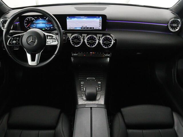 Mercedes-Benz A-KLASSE 250e Business Solution Luxury | Leder | Stoelverwarming | Trekhaak | Camera | Navigatie | Full LED | Park Assist | Climate control | Widescreen